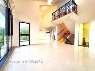 3 BR in > 7 New listing! Independent garage! This place is perfect f