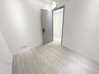 1 BR in > 12 Golden Newly renovated studio with water level and wind