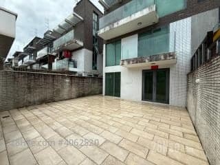 1 BR in > 22 Top Newly renovated roadside house with front and rear 
