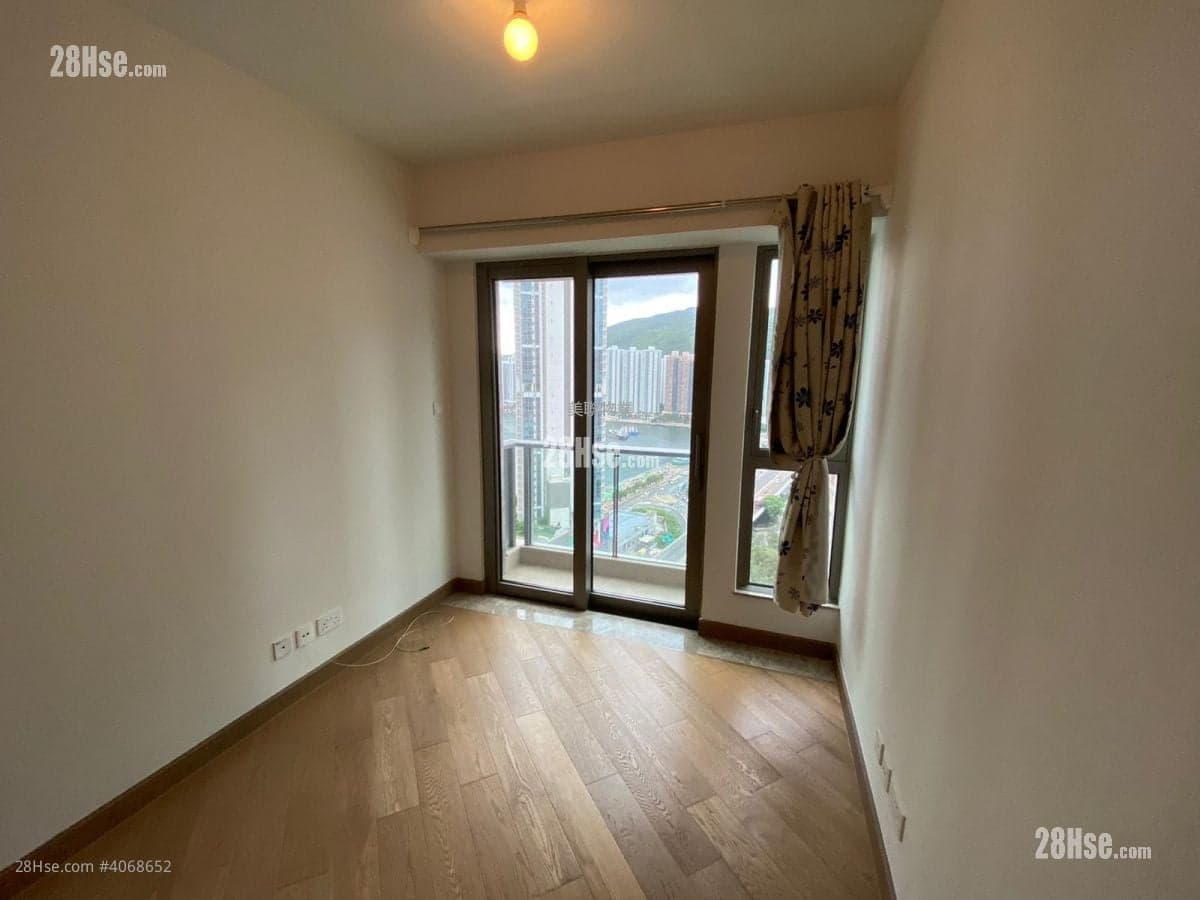 2 BR in > 8 Golden [Open city view] [Two