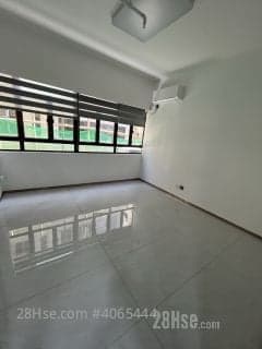 1 BR in > 11 Golden A stylishly decorated 24