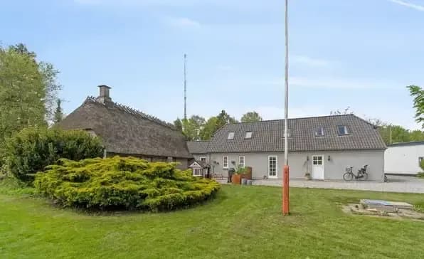Lækkert rummeligt hus med stor have.