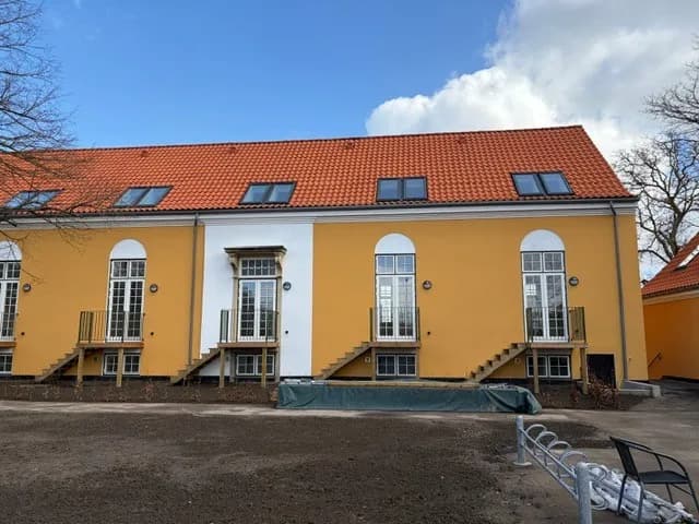 Moderne byhus i historisk bygning