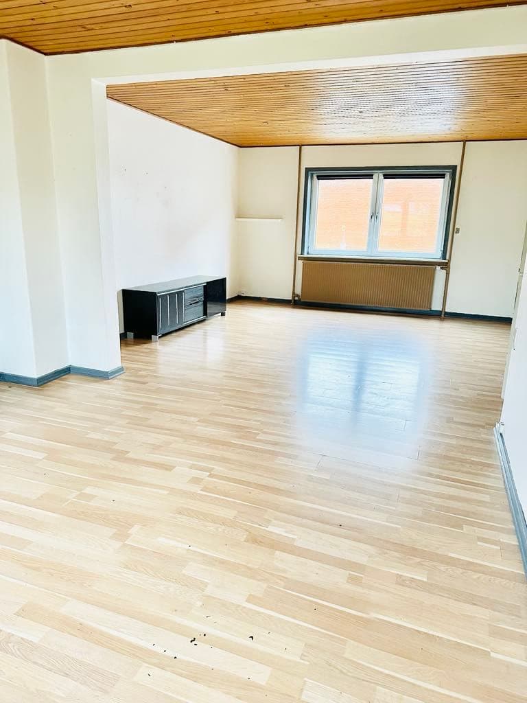 Flot 2 etages hus til udleje