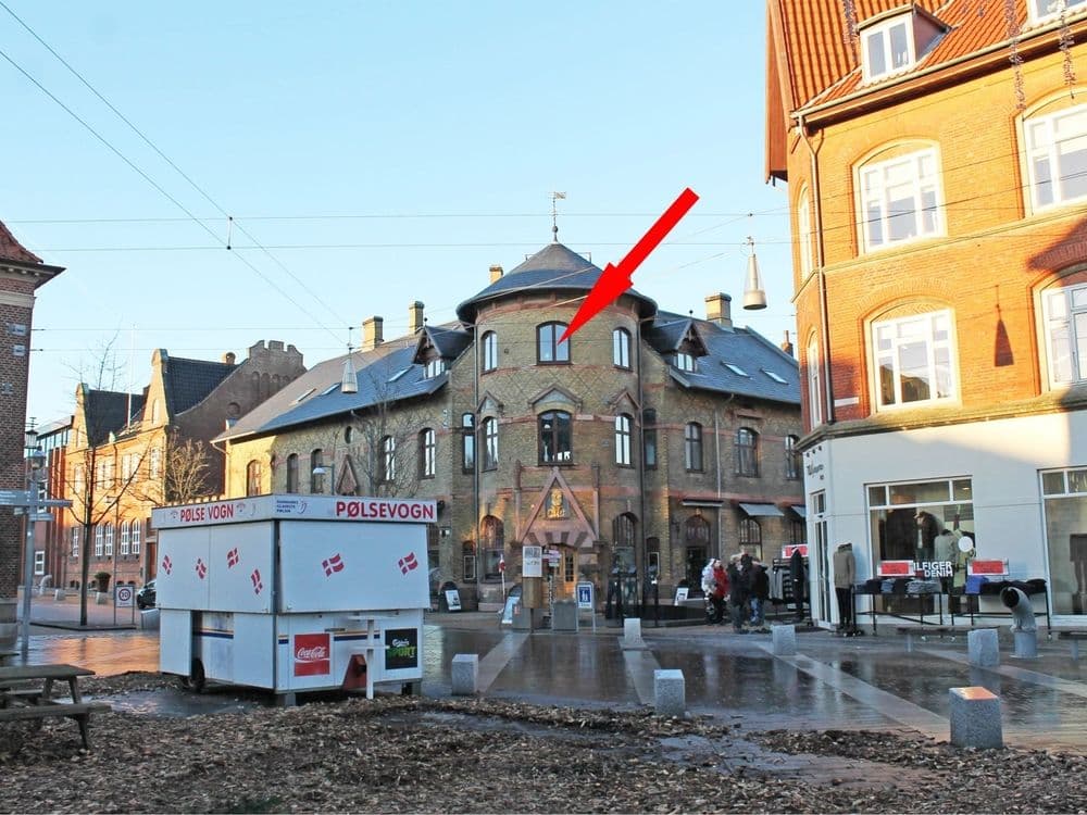 Super fin 177 m2 lejlighed med 4 værelser i hjertet af midtbyen