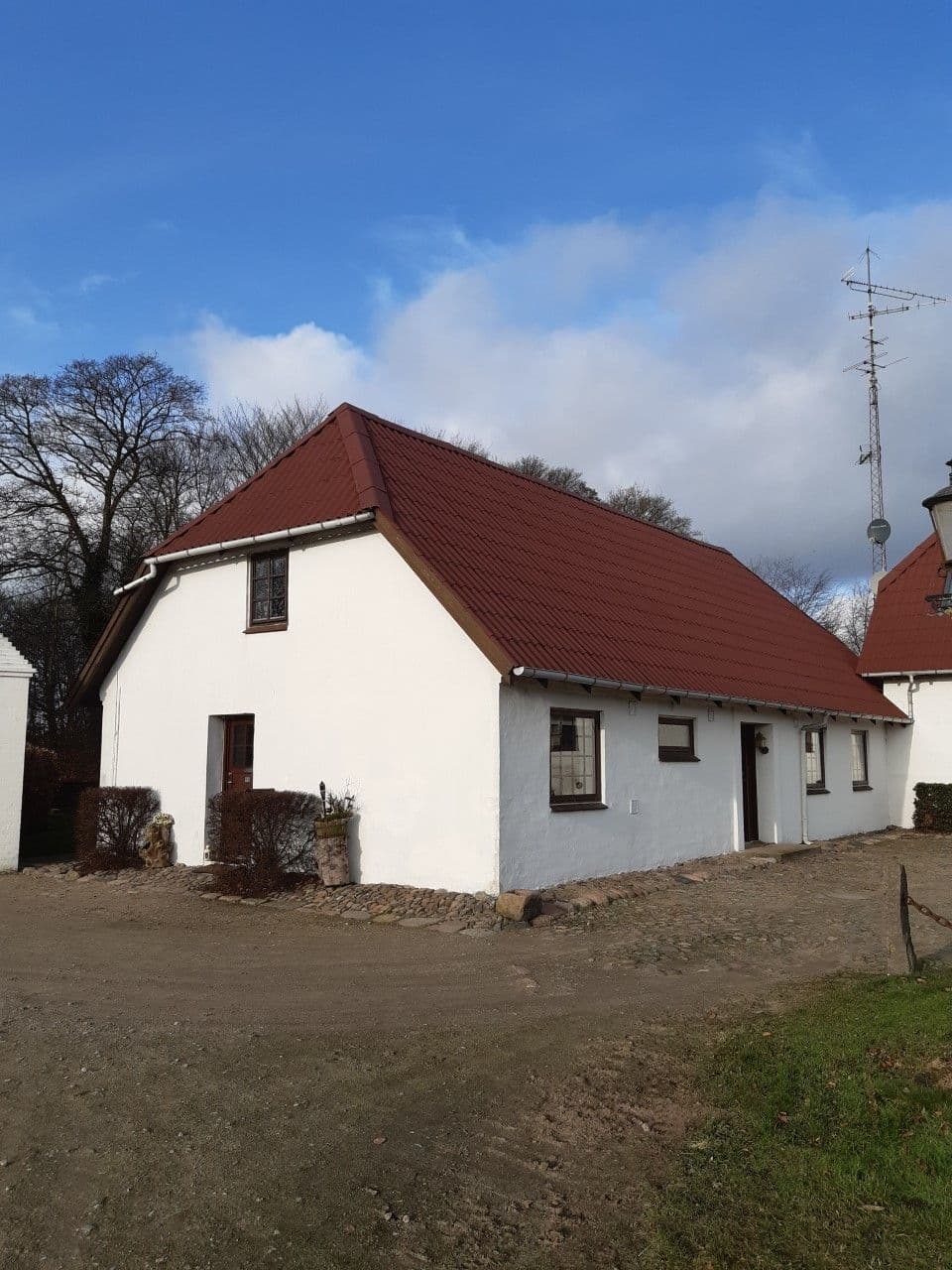 Hyggeligt hus på landet udlejes.