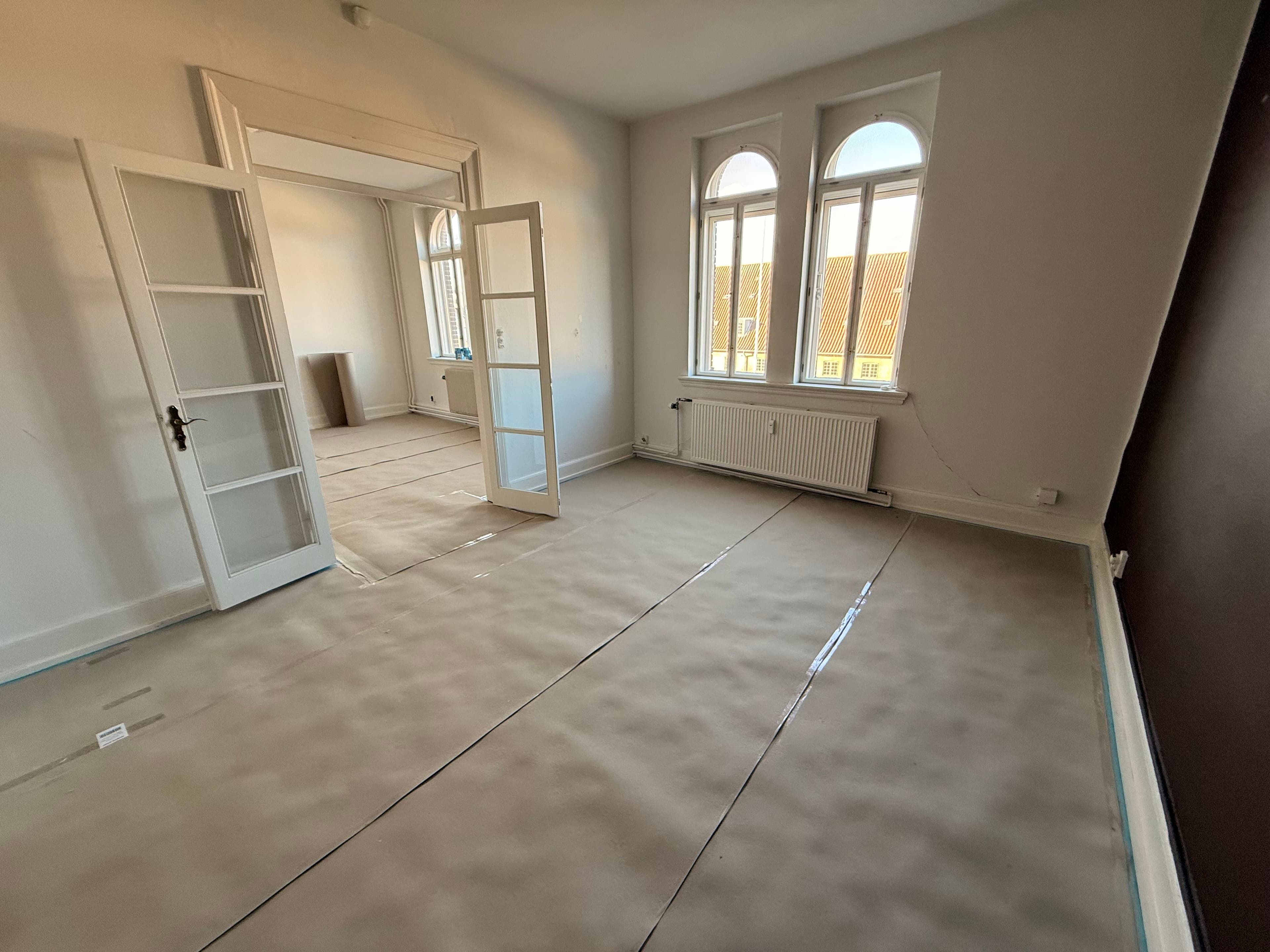 Under istandsættelse – rummelig 4-værelses lejlighed på 2. sal med central beliggenhed Gothersgade – 108 m²