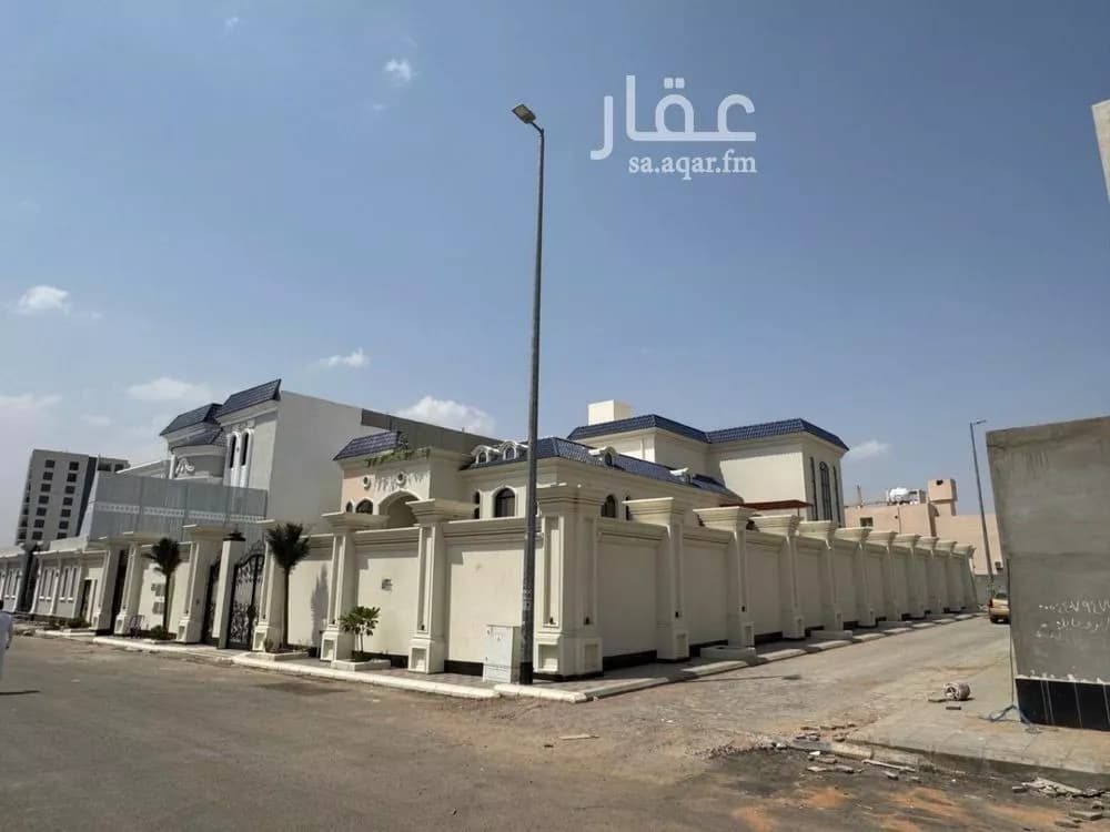 فيلا للبيع في شارع عبدالرحمن ابن دينار, حي الاناهي, مدينة المدينة المنورة, منطقة المدينة المنورة