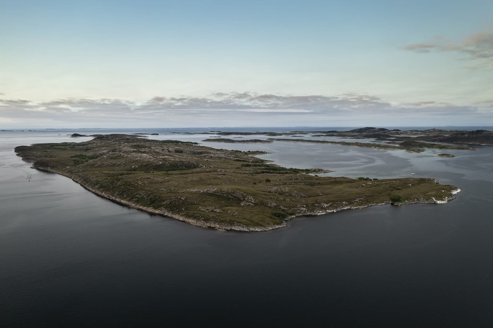 Aktiv Helgeland Drømmer du om din egen bit av Helgelandskysten? Her har du sjansen til å sikre deg en stor, ubebygd eiendom
