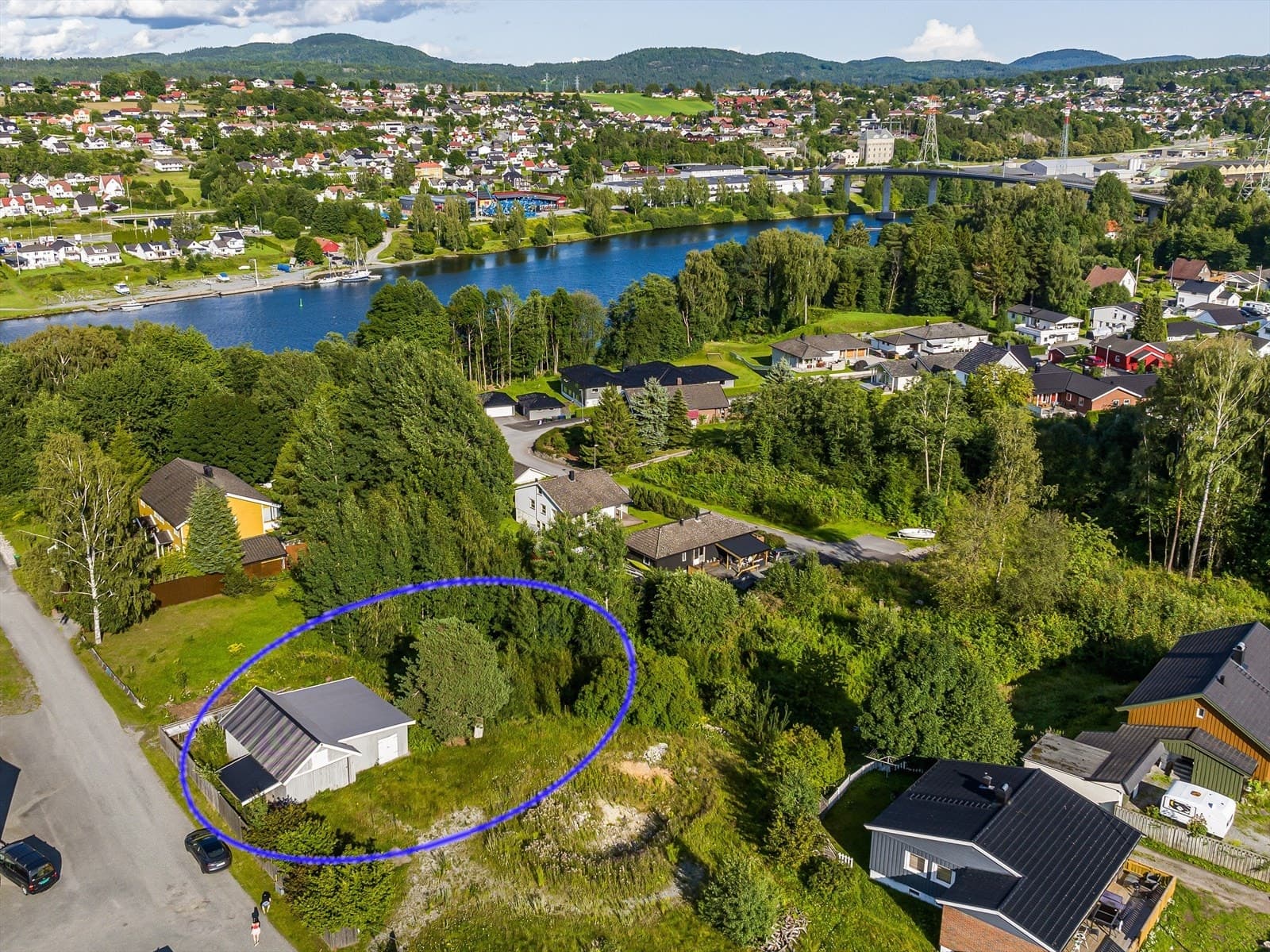 EiendomsMegler 1 Skien Attraktiv og solrik tomt (760 kvm) i barnevennlig og sentralt boligområde på