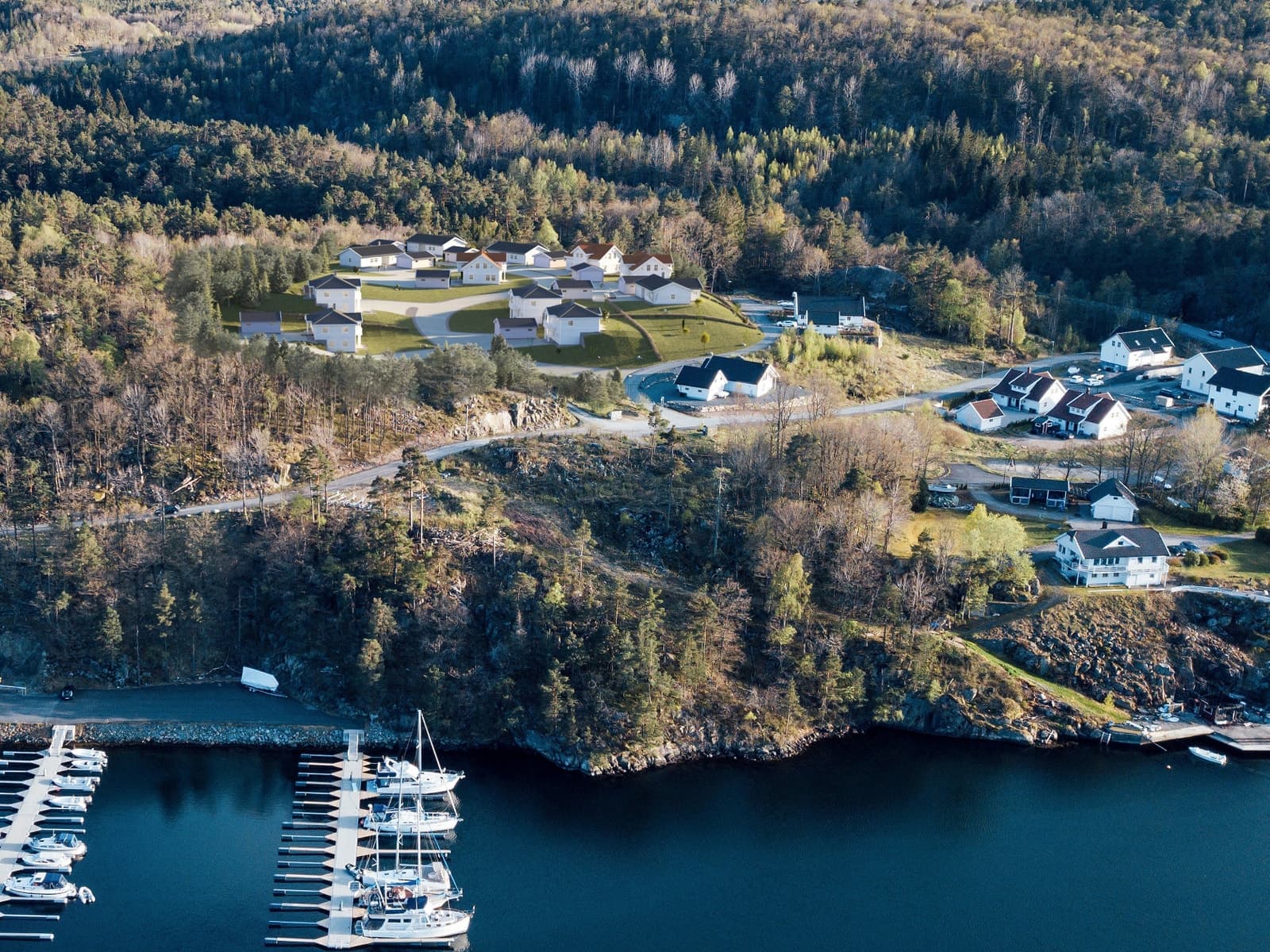Hellvik Hus - Sør AS HØVÅG/ØYGARDEN- 7 store og solrike eneboligtomter med sjønær beliggenhet