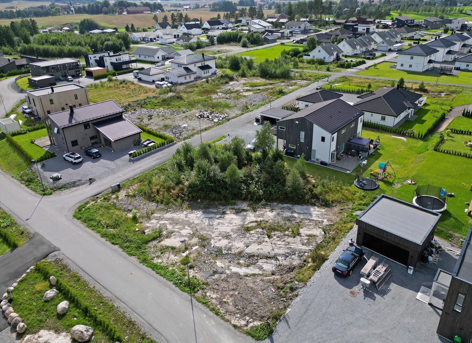 PrivatMegleren Rakkestad Byggeklar hjørnetomt med attraktiv og populær beliggenhet - Solrik tomt - 994kvm Prestekrageveien 38, Rakkestad 994 m² 1 500 0