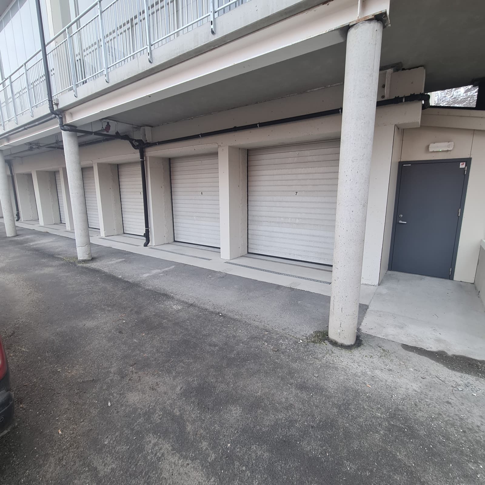 Privat Tomasjord - Garasjeplass - Parkeringsplass - MC Parkering til salgs Tomasjord EVJENVEGEN 92, Tomasjord 12 m² 399 000 kr Totalpris: 418 975 kr ∙