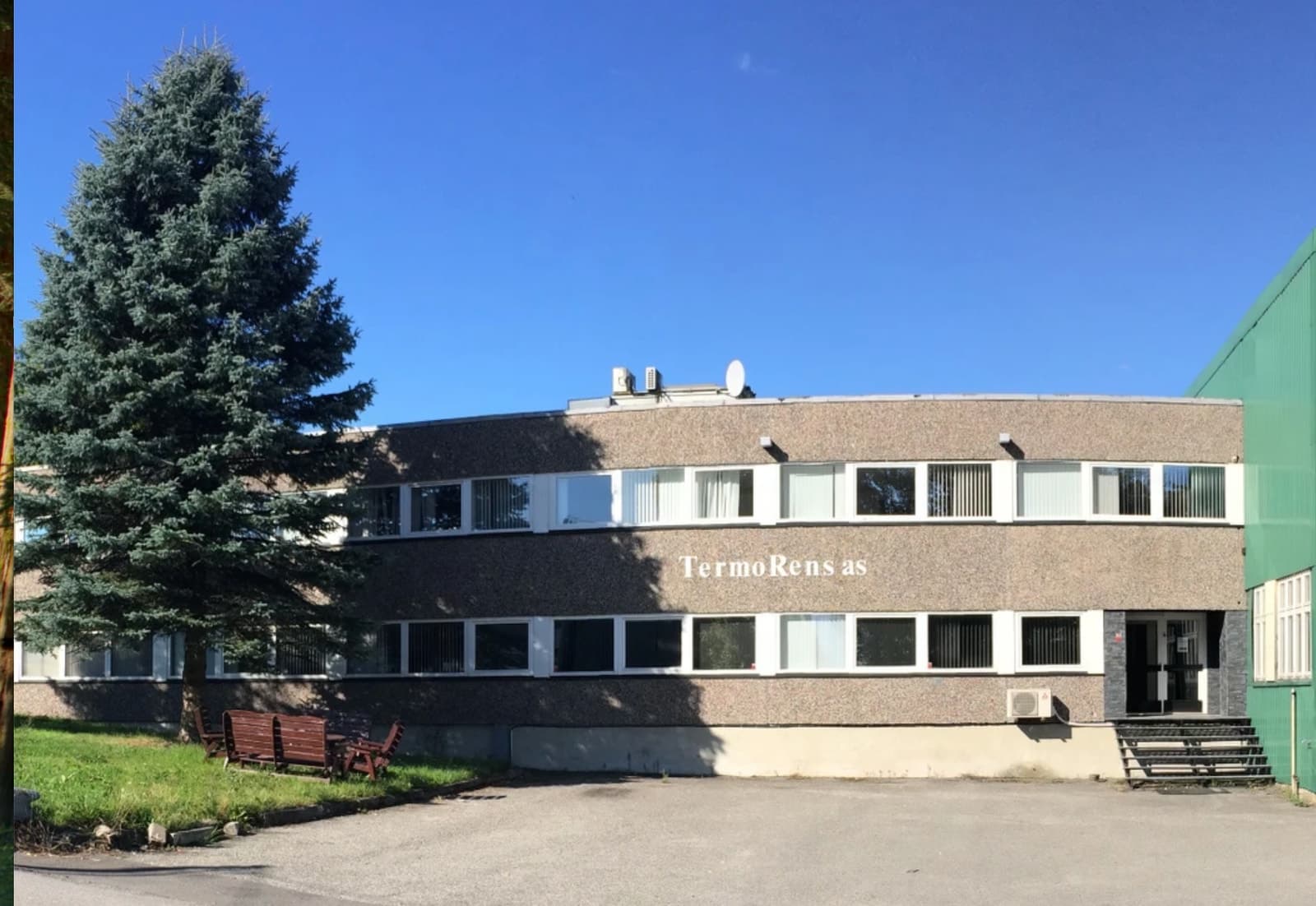 Privat Praktisk kombinasjons eiendom kontor / produksjon / lager og tomt på