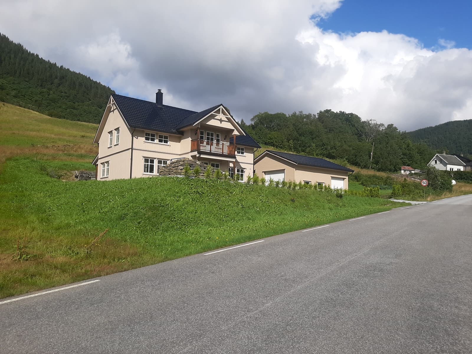 Privat Mjeldalen, like ved Haus sentrum