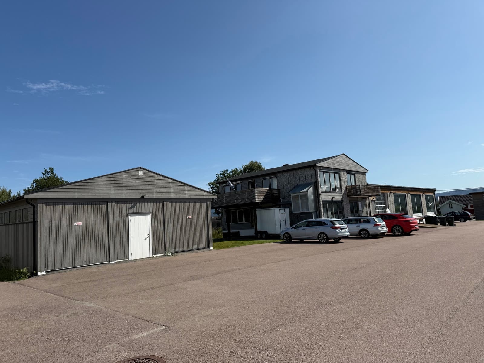 Privat Kontor og lagerlokaler sentralt i Hokksund til leie Semsveien 40, Hokksund 100 - 200 m² 1 200 kr Butikk/Handel, Garasje/Parkering, Produksjon/In