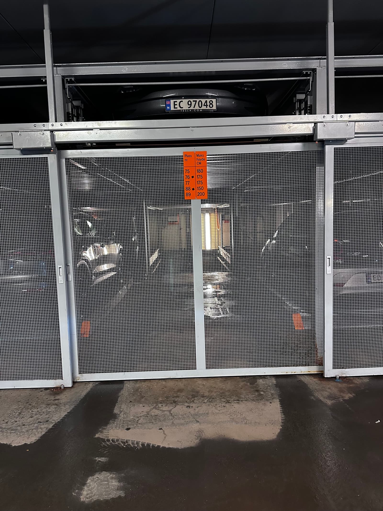 Privat 3 stk Oppvarmet garasjeplasser selges eller leies ut -