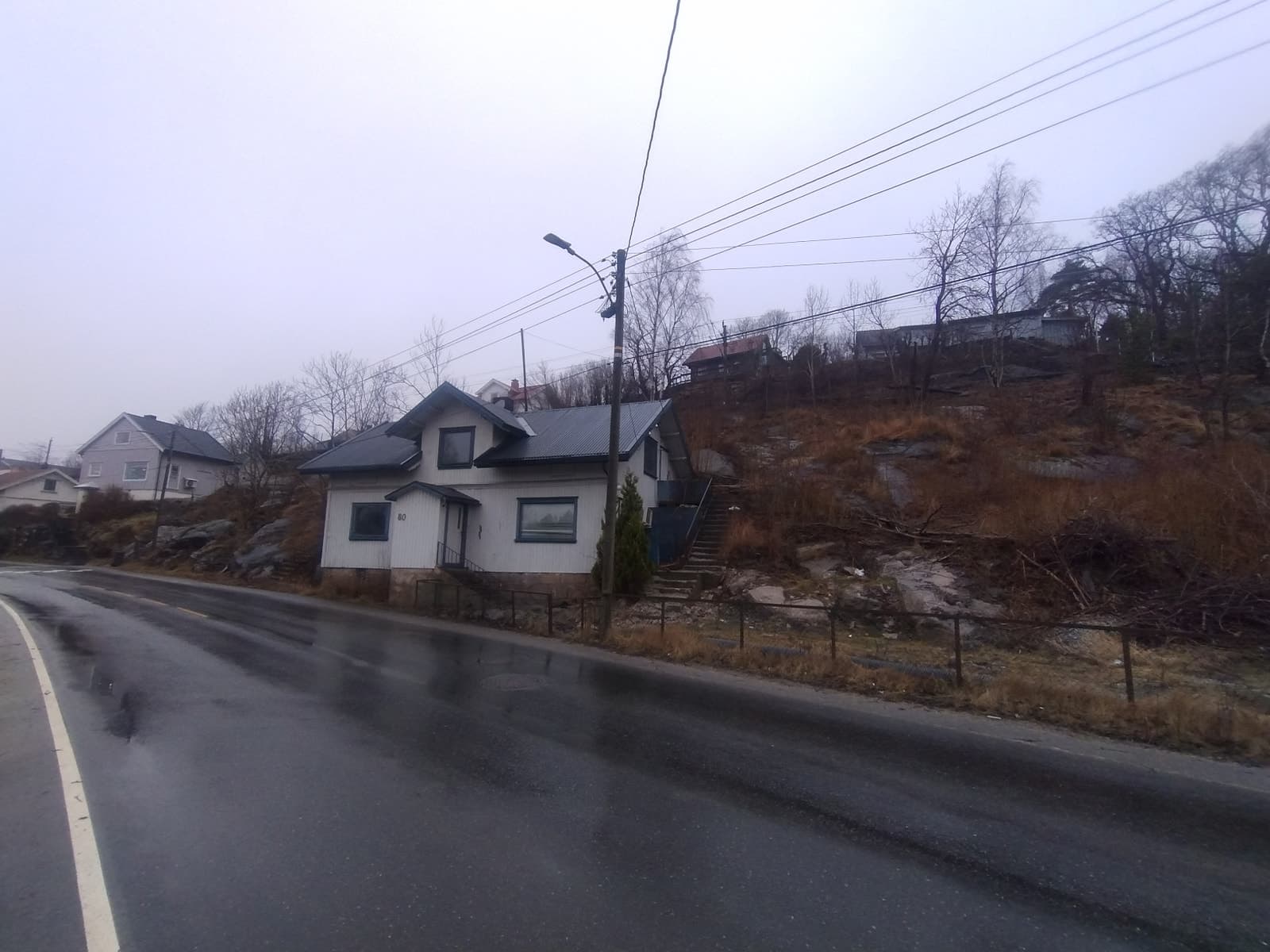 Privat Greåker - “Enebolig med stort potensial – søkt om utleiedel – stor tomt og utsikt over Glomma” GREÅKERVEIEN 80, Greåker 165 m² 1 399 000 kr Tota