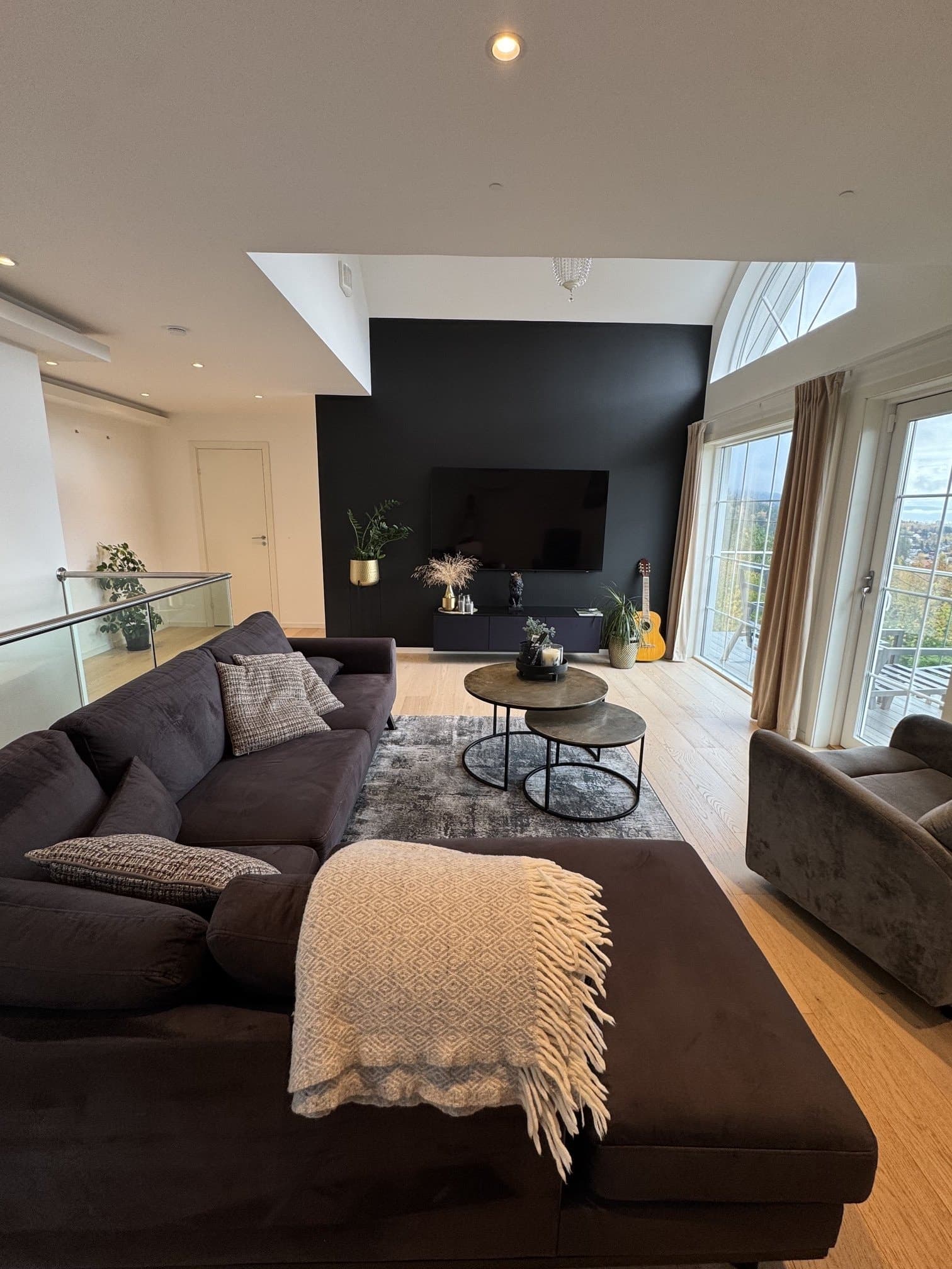 Qasa Flott familiebolig i Drammen/Solbergelva | 5 Rom | Møblert | 3/4 soverom Bergåsveien 32, Solbergelva 148 m² 26 245 kr Enebolig ∙ 3 soverom Legg ti