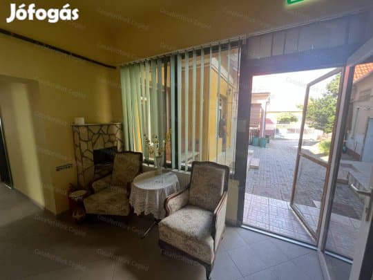 Cegléden hotel/munkásszálló eladó