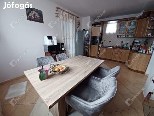Debrecen családi házas övezetében ház eladó!