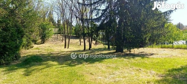 Eladó 2472 nm-es telek Győrújbarát