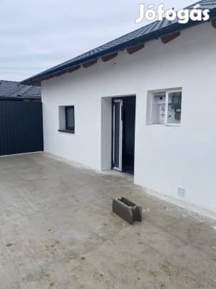 Felújított családi ház eladó Berekalján!