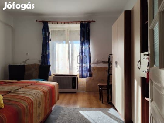 Pécsi eladó tégla társasházi lakás