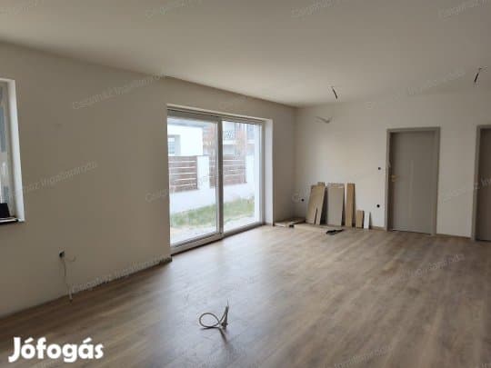 Prémium ikerház eladó Sóstófürdő közelében