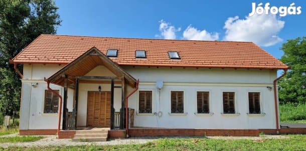 Szakolyban vendégház eladó
