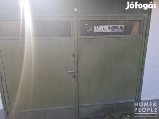 Szeged frekventált helyén garázs eladó!