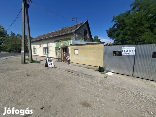 Vendéglőként, üzletként használható épület