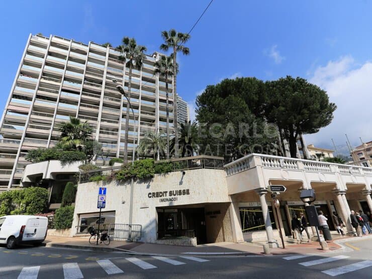 COMMERCIAL PREMISES / OFFICE WITH SHOWCASE AND 2 CAR PARKS - CARRE D'OR
