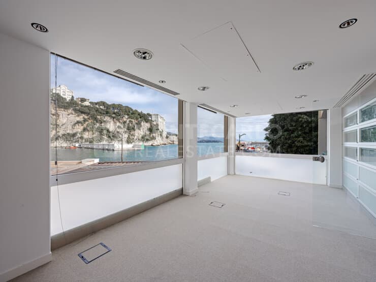SPACIOUS OFFICES CLOSE TO THE SEA