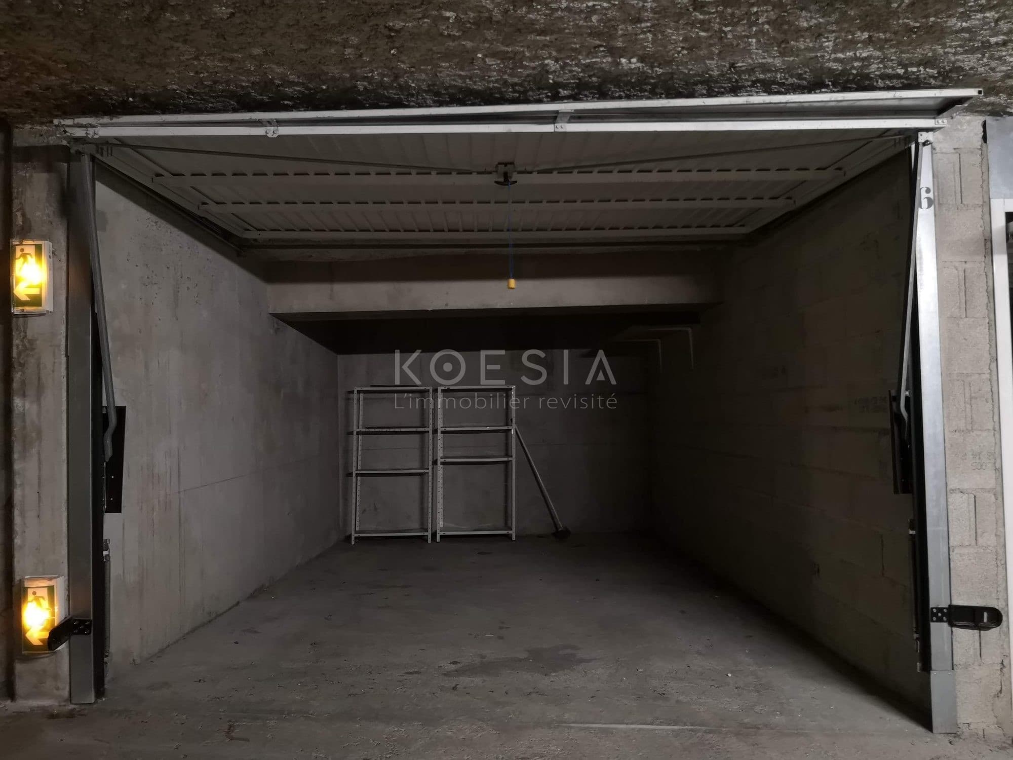 Garage box fermé - Hopitaux-Facultés