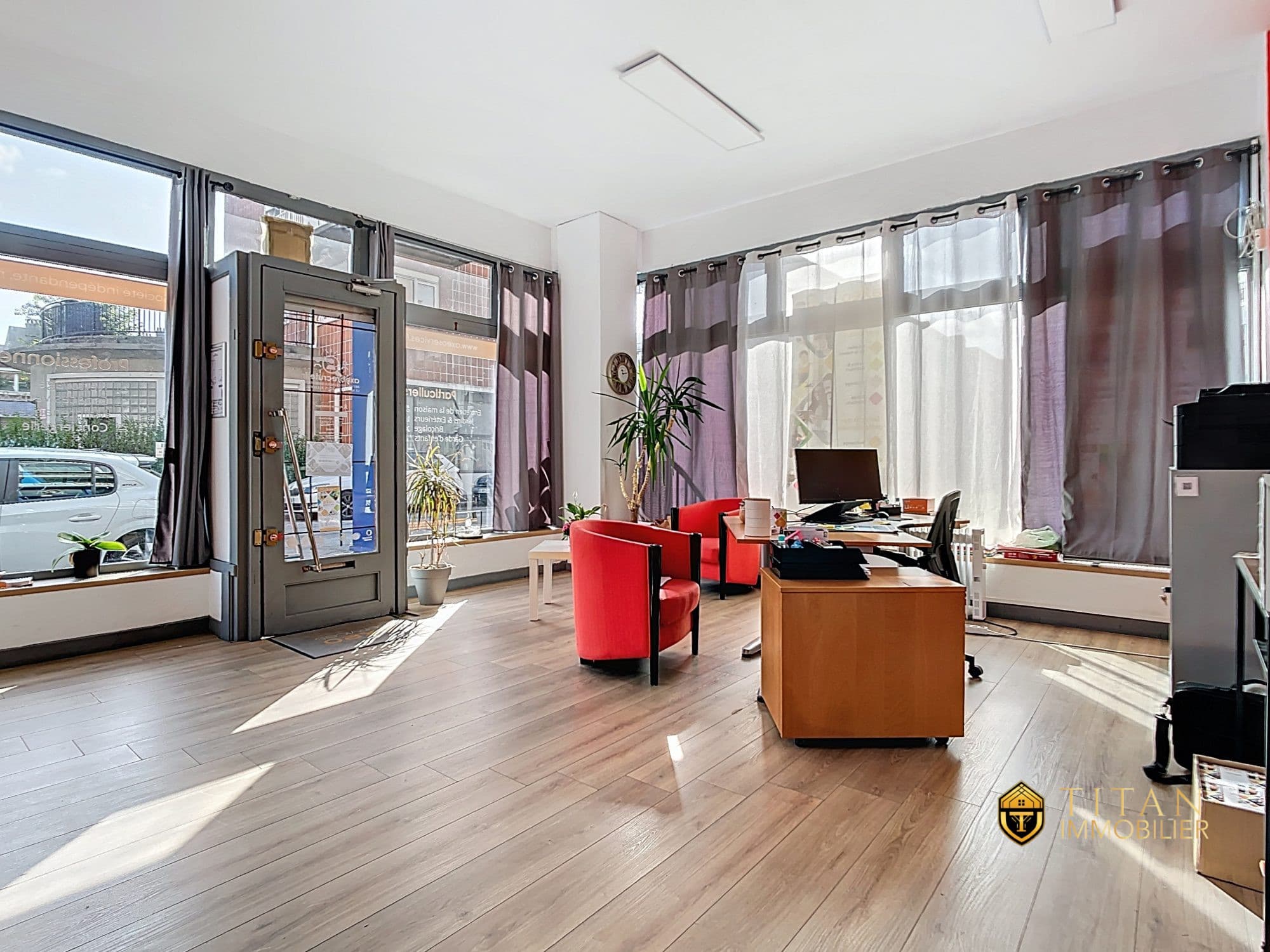 En exclusivité : Local commercial de 74.37 + une grande cave de
