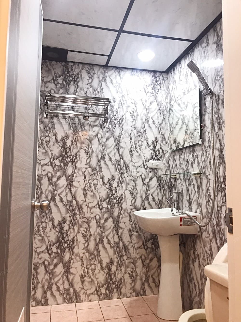 中壢火車站/中原大學旁/裝潢美麗電梯套房