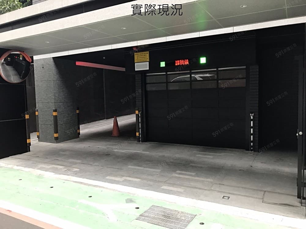 仁愛路光復南路口近巷，仁愛casa大樓