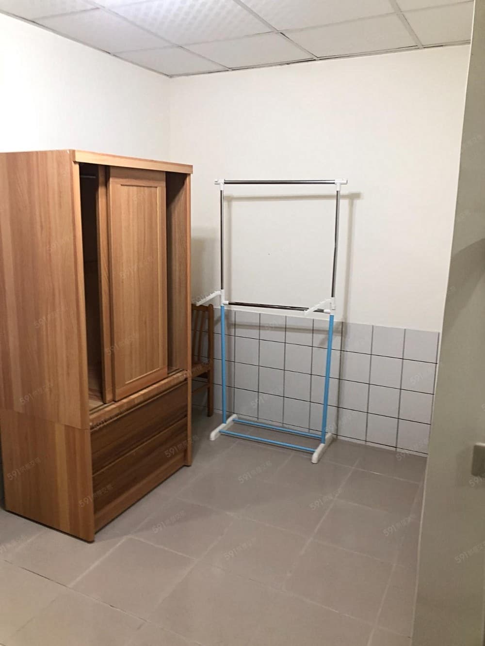 士林中正路士林國中對面中興街的套房