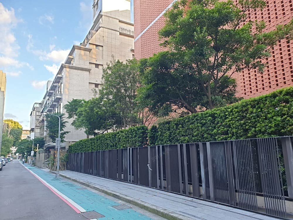 稀有中正國中讚學區仁愛杭南崗石新宅有坡道平面大車位