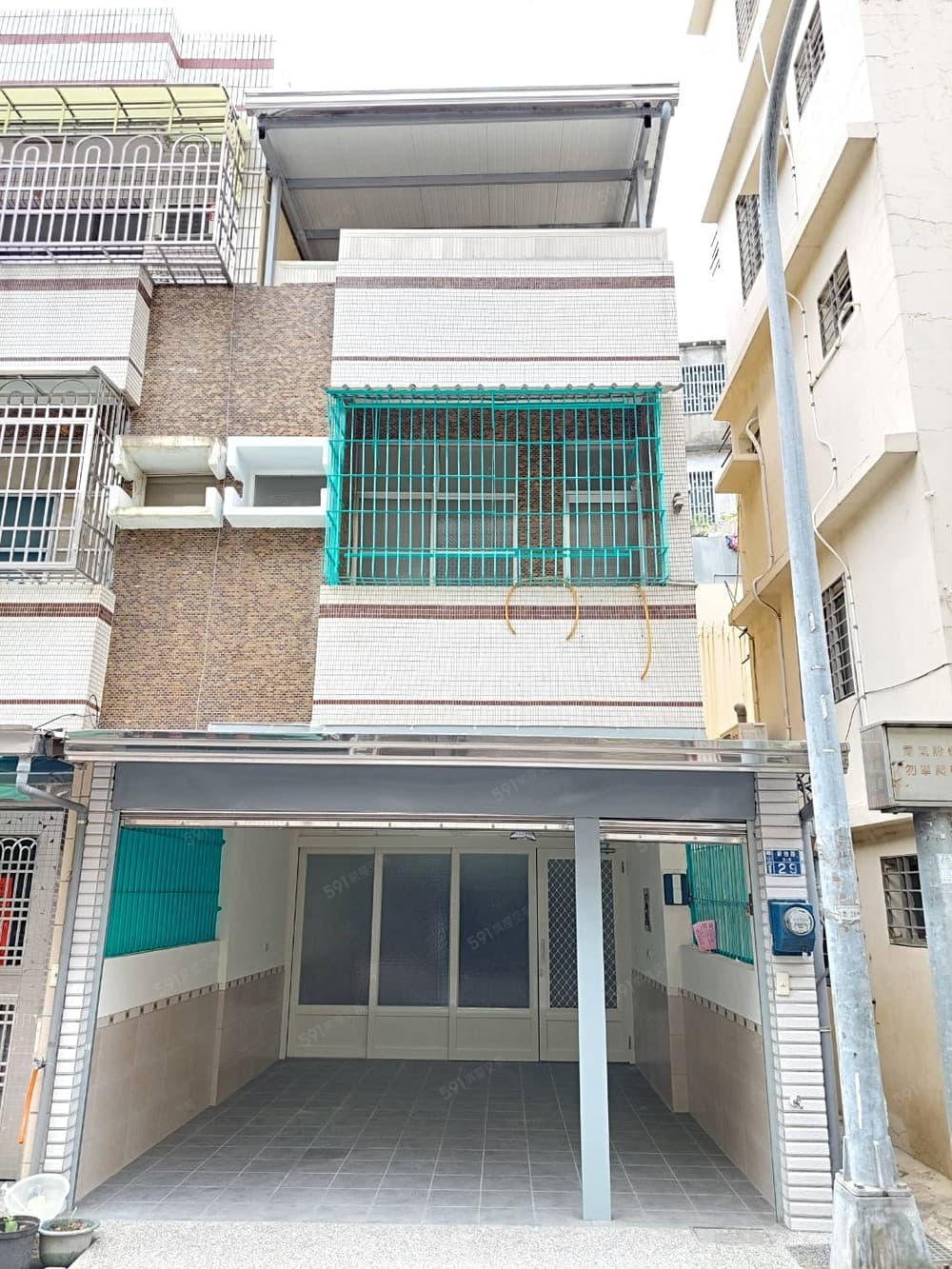 近鳳新高中邊間採光透天整棟出租(空屋不帶家具)