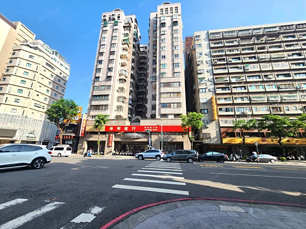 近三多商圈.大遠百貨優質邊間套房/小廚房/獨立陽台