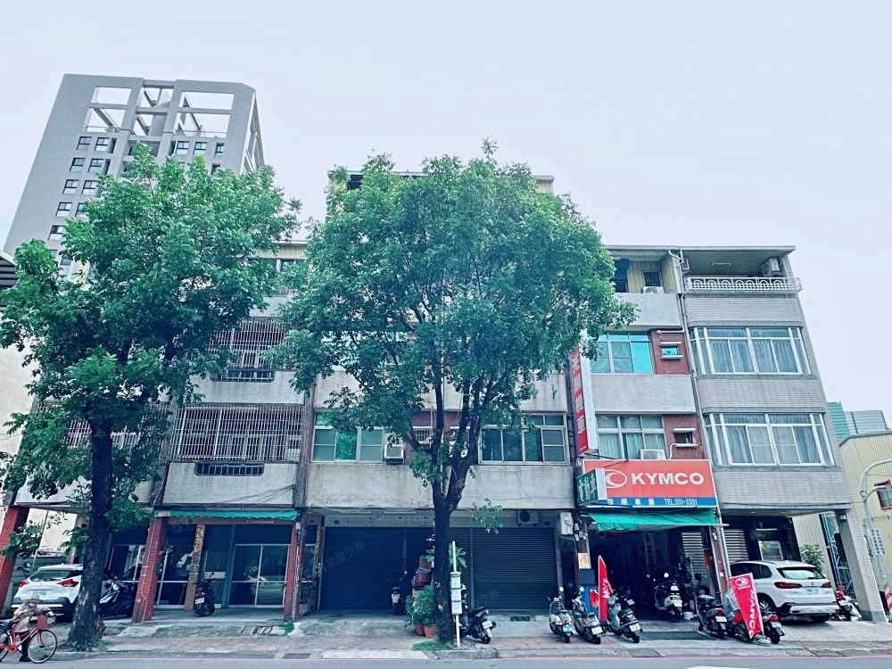 楠梓火車站。日月光。國道。臨40米路。金店面
