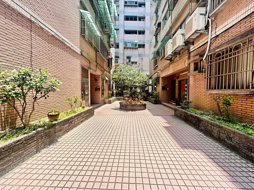 大有商圈昇捷建設|登峰樓大四房車位|標準樓中樓設計
