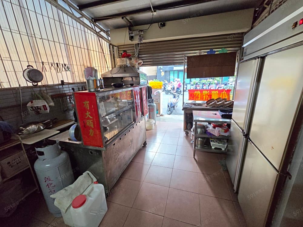 小港桂林商圈|屋況好|正臨路透天店面