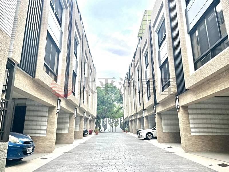 🔥這價格哪裡找🔥交流道大面寬雙車別墅🏡
