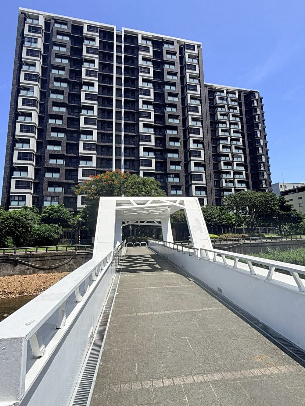 🔥【台茂商業中心旁｜17樓次頂樓景觀大3室・誠意出售】🏡