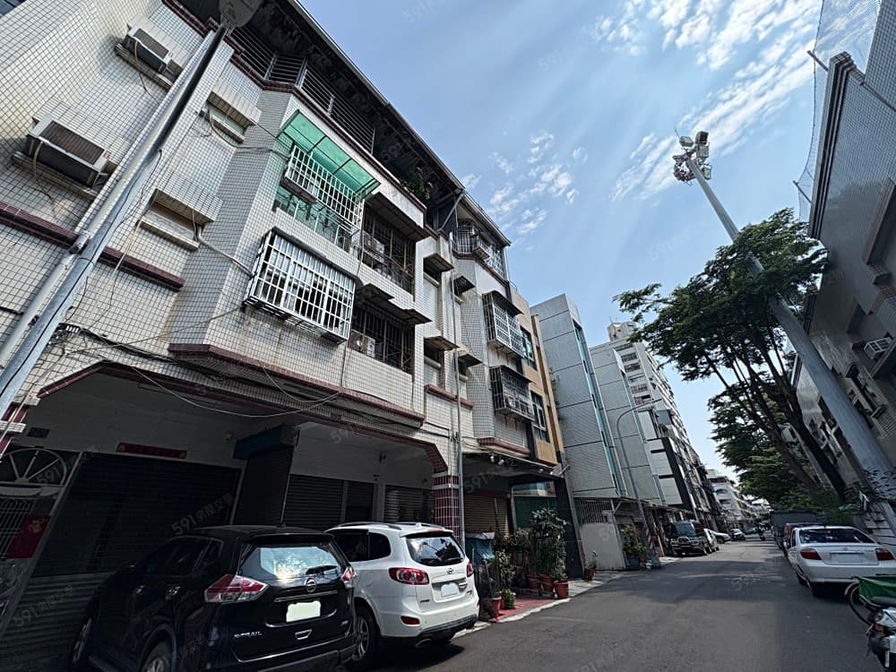 光華商圈中正高工｜亞灣205旁8米路停車透天店面