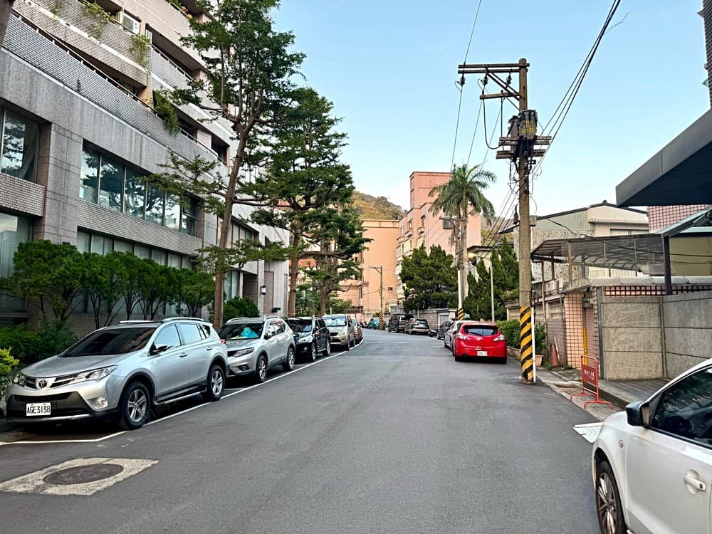 樹蔭巷道電梯三房有車位