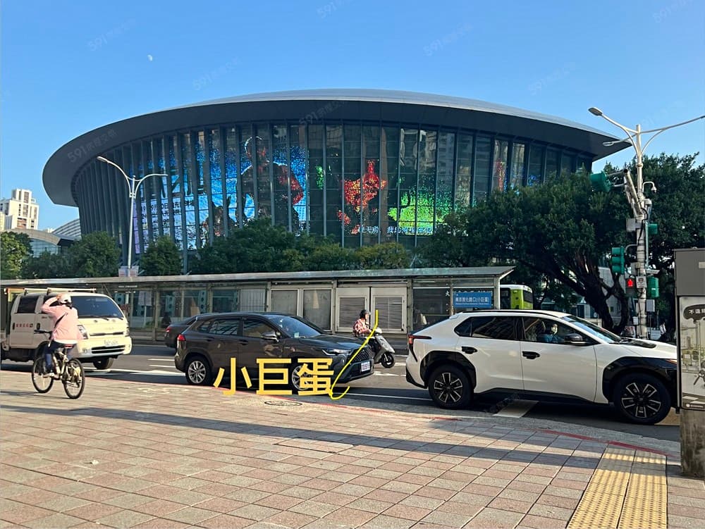 小巨蛋雅房分租,可炊,(限年輕男性正職朋友)